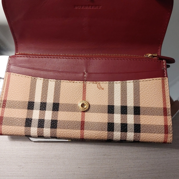 Burberry Haymarket Check wallet - Picture 8 of 16
